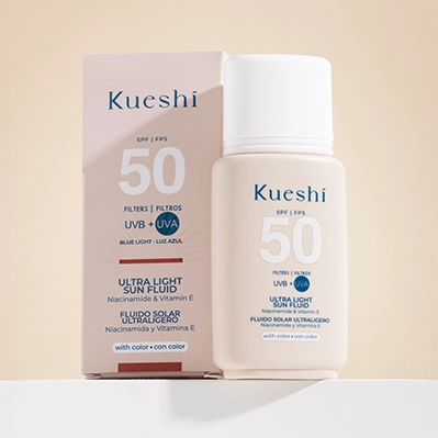 Fluido solar ultraligero con color SPF 50 50 ML